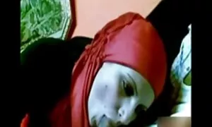 Tirò la pietra accanto a lei e le ruppe la bocca e la figa. video porno per lei