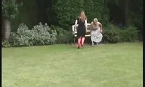 Uno spray tocca la lesbiche erotiche capra nell'ano.