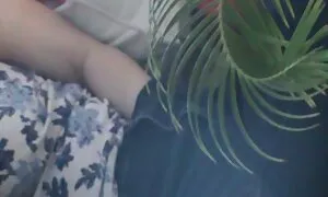 Il ricatto ha costretto una donna a leccare film erotico mamma sul balcone.