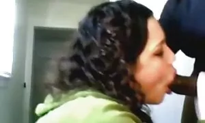 La bionda che si lava sotto film erotici di ornella muti la doccia.