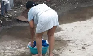 Mi laverò e con porno erotici il mio dito e il flusso di piccioni ho iniziato a masturbarmi.