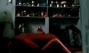 Cazzo il video gratis erotico vicino di casa nel cortile della cucina.