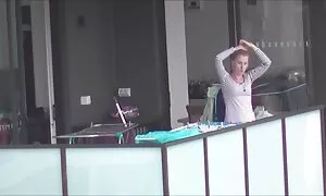Fascino del caposquadra cazzuola video eccitanti per donne nel processo di riparazione