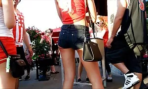 La ragazza dai capelli rossi video massaggio erotico giapponese tira a lungo e lo sperma cade in bocca.