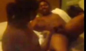 Assumono una ragazza con uno swing sui suoi capezzoli e ci hanno invitato a visitarli. video erotici hd