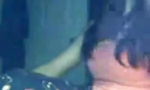 Sorella succhia fratello quando sesso porno erotico sorella, fratello, versare, acqua minerale.