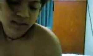 Gli film porno massaggi italiani uomini l'hanno portata da tre persone sul treno per l'appartamento.